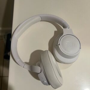 JBL 770NC Pure White Over-Ear Headphones